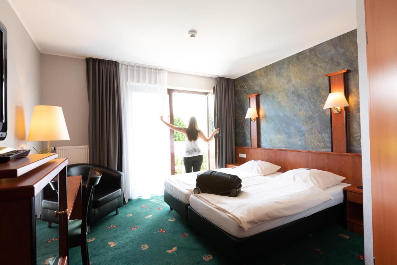 Hotel Freihof Hiddenhausen ภายนอก รูปภาพ