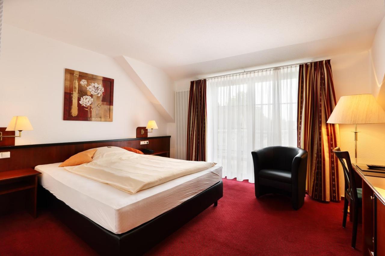 Hotel Freihof Hiddenhausen ภายนอก รูปภาพ