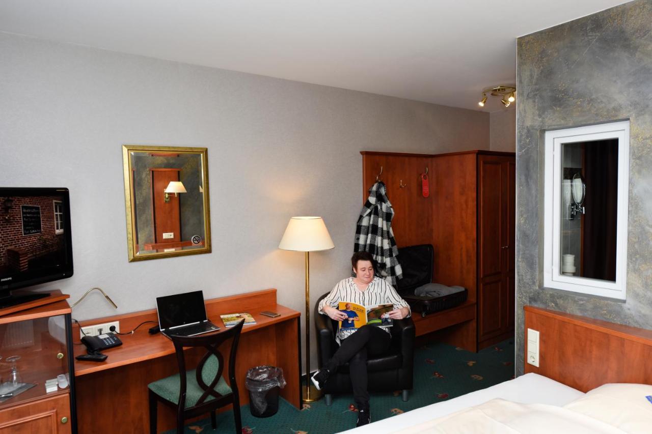 Hotel Freihof Hiddenhausen ภายนอก รูปภาพ