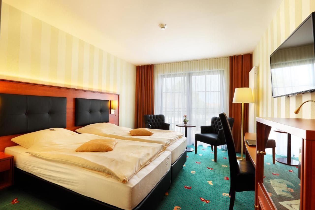 Hotel Freihof Hiddenhausen ภายนอก รูปภาพ
