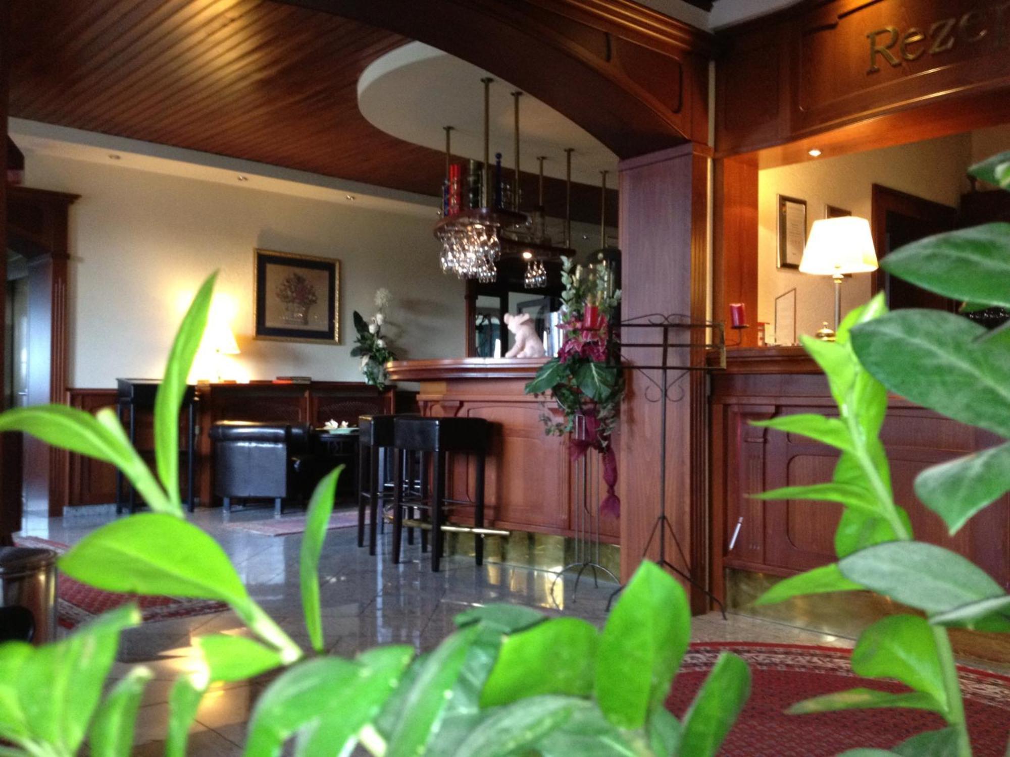 Hotel Freihof Hiddenhausen ภายนอก รูปภาพ