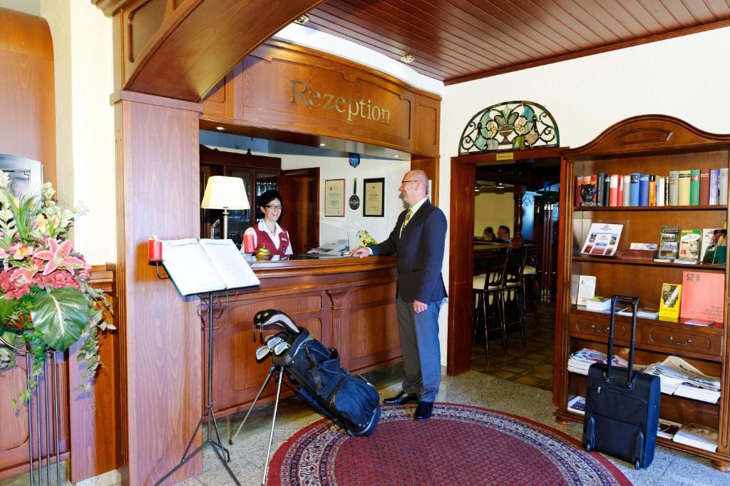 Hotel Freihof Hiddenhausen ภายนอก รูปภาพ